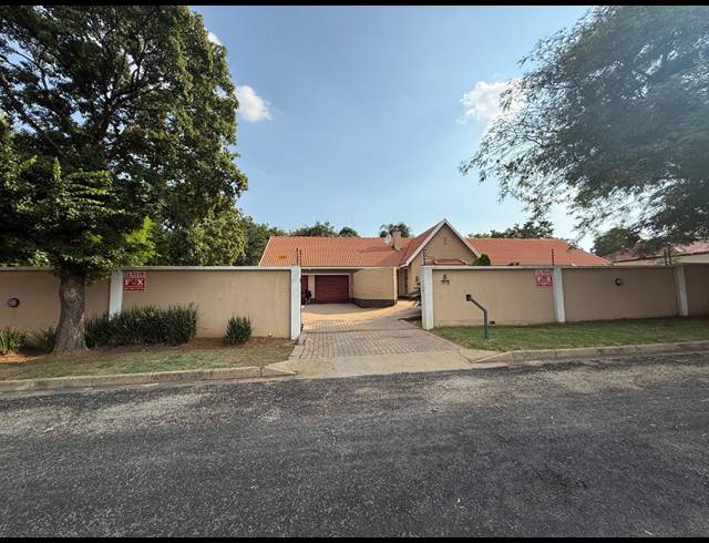 4 BEDROOM HOUSE FOR SALE IN BRACKENHURST